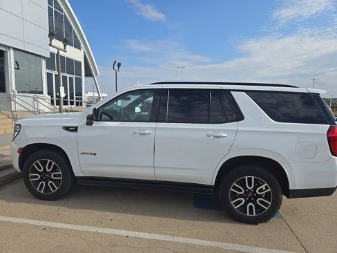 Used 2023 GMC Yukon AT4 w/ Technology Package AWD/4WD image 2