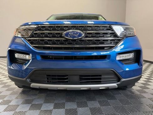 Used 2022 Ford Explorer XLT w/ Equipment Group 202A AWD/4WD image 3