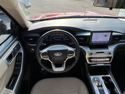 Used 2022 Ford Explorer XLT image 15