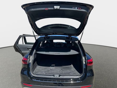 Used 2026 Mercedes-Benz GLC 300 image 11