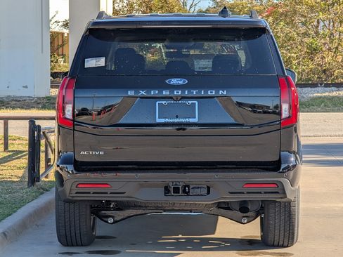 New 2025 Ford Expedition Active image 5