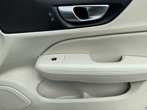 Used 2024 Volvo V60 B5 Cross Country Plus image 18