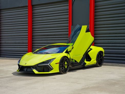Used 2025 Lamborghini Revuelto Base image 1