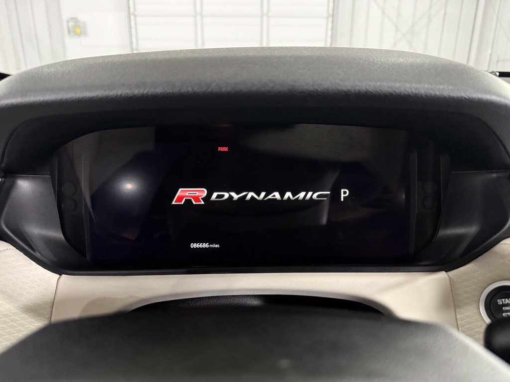 Used 2018 Land Rover Range Rover Velar R-Dynamic SE AWD/4WD image 32