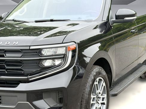 Used 2025 Ford Expedition Active AWD/4WD image 11