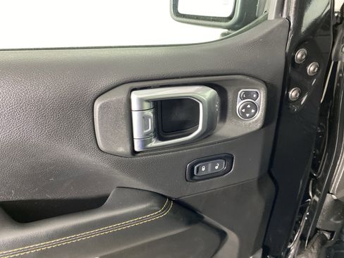 Used 2025 Jeep Wrangler Unlimited Sahara AWD/4WD image 15