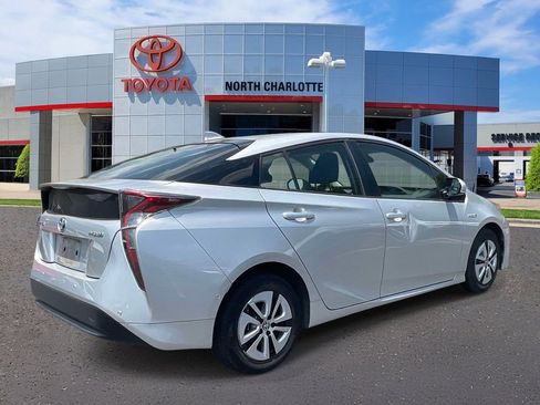 Used 2017 Toyota Prius Two w/ Prius Two Safety Plus Package FWD image 7