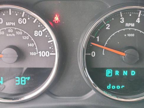 Used 2016 Jeep Wrangler Unlimited Sahara image 12