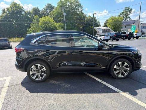 Used 2023 Ford Escape Platinum w/ Premium Technology Package AWD/4WD image 6