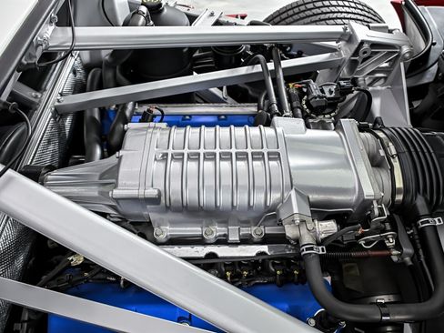 Used 2005 Ford GT RWD image 23