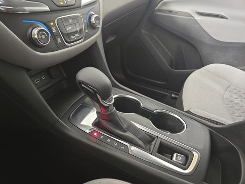 Used 2022 Chevrolet Equinox LS w/ LS Convenience Package image 22