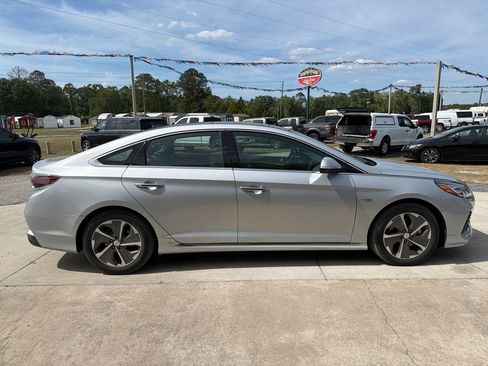 Used 2019 Hyundai Sonata Limited w/ Ultimate Package 02 FWD image 4