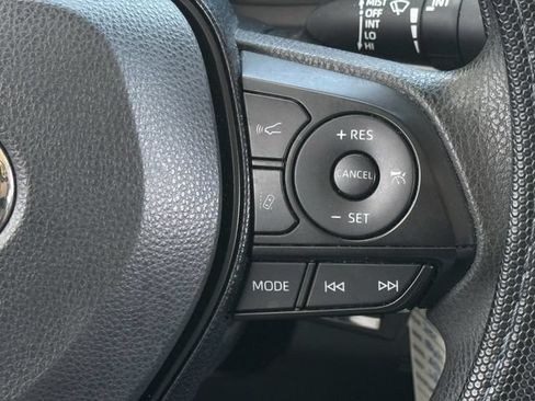 Used 2020 Toyota Corolla LE FWD image 15