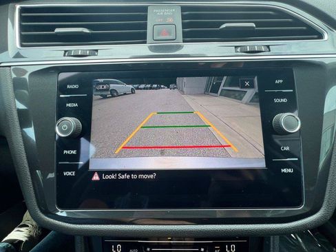 Certified 2024 Volkswagen Tiguan SE w/ Panoramic Sunroof Package AWD/4WD image 16