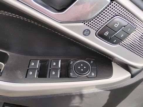 Used 2022 Ford Explorer Limited w/ Equipment Group 301A AWD/4WD image 11