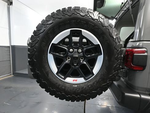 Used 2021 Jeep Wrangler Unlimited Rubicon w/ Uconnect 4C Nav & Sound Group image 17