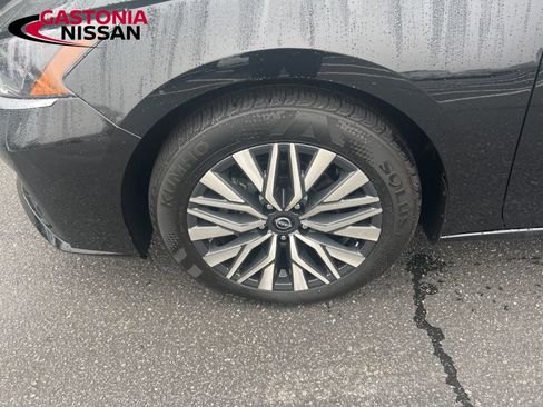 Used 2024 Nissan Altima 2.5 SV image 7