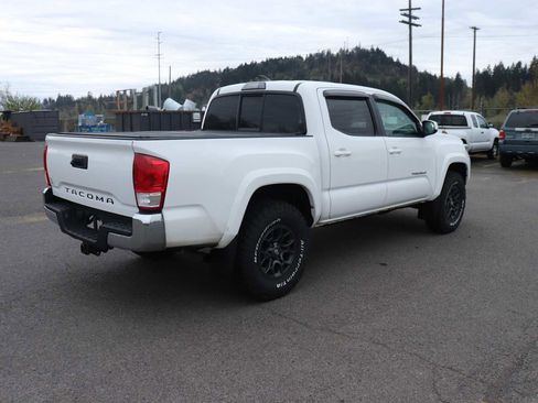 Used 2017 Toyota Tacoma SR5 w/ Tow Package image 5