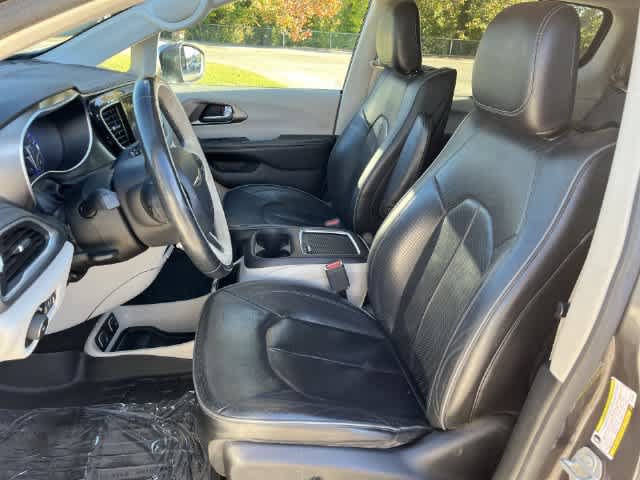 Used 2018 Chrysler Pacifica Limited w/ Advanced Safetytec Group FWD image 10