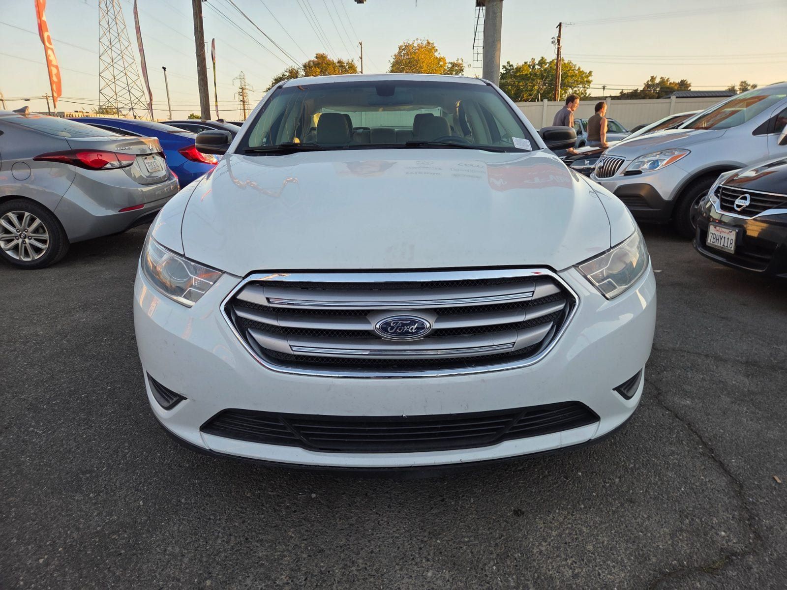 Used 2015 Ford Taurus SE FWD image 6