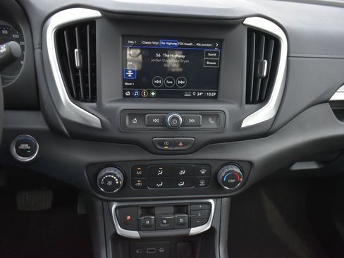 Used 2024 GMC Terrain SLE image 25