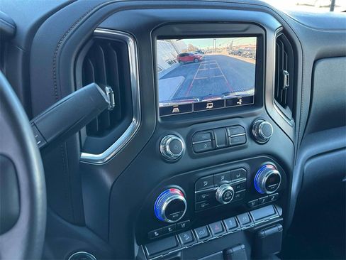 Used 2022 GMC Sierra 2500 AT4 image 32