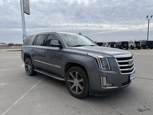 Used 2019 Cadillac Escalade Luxury image 7