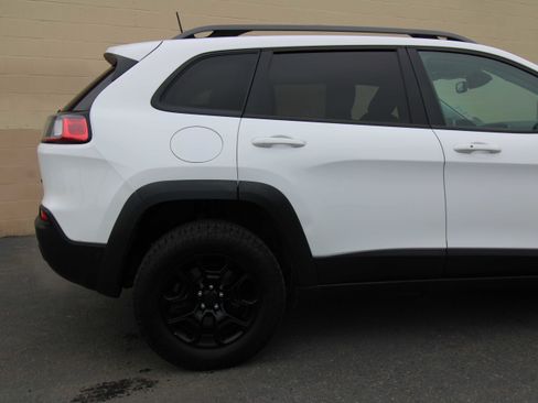 Used 2019 Jeep Cherokee Trailhawk image 13