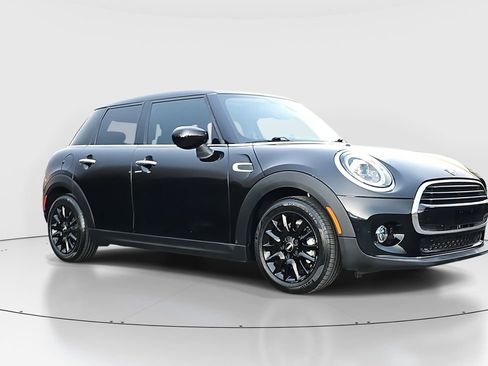 Used 2021 MINI Cooper 4-Door Hardtop image 3