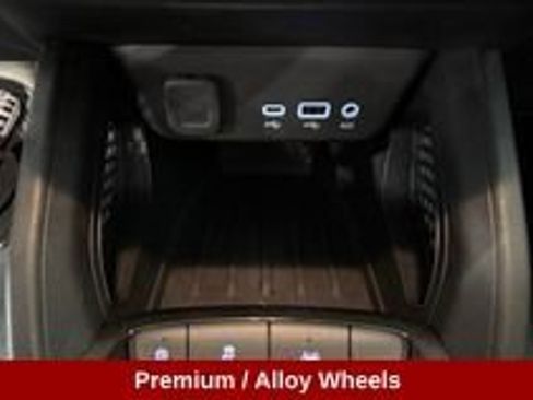 Used 2021 Chevrolet TrailBlazer LS FWD image 16