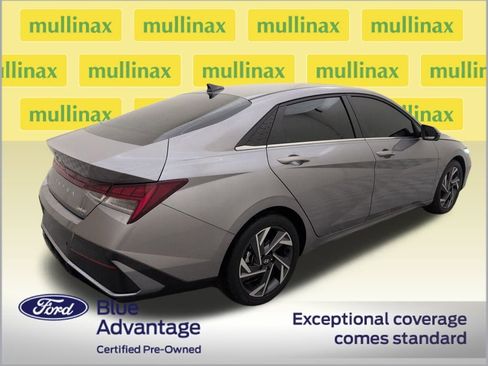 Used 2024 Hyundai Elantra Limited image 4