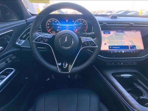 Used 2024 Mercedes-Benz E 350 4MATIC Sedan image 5