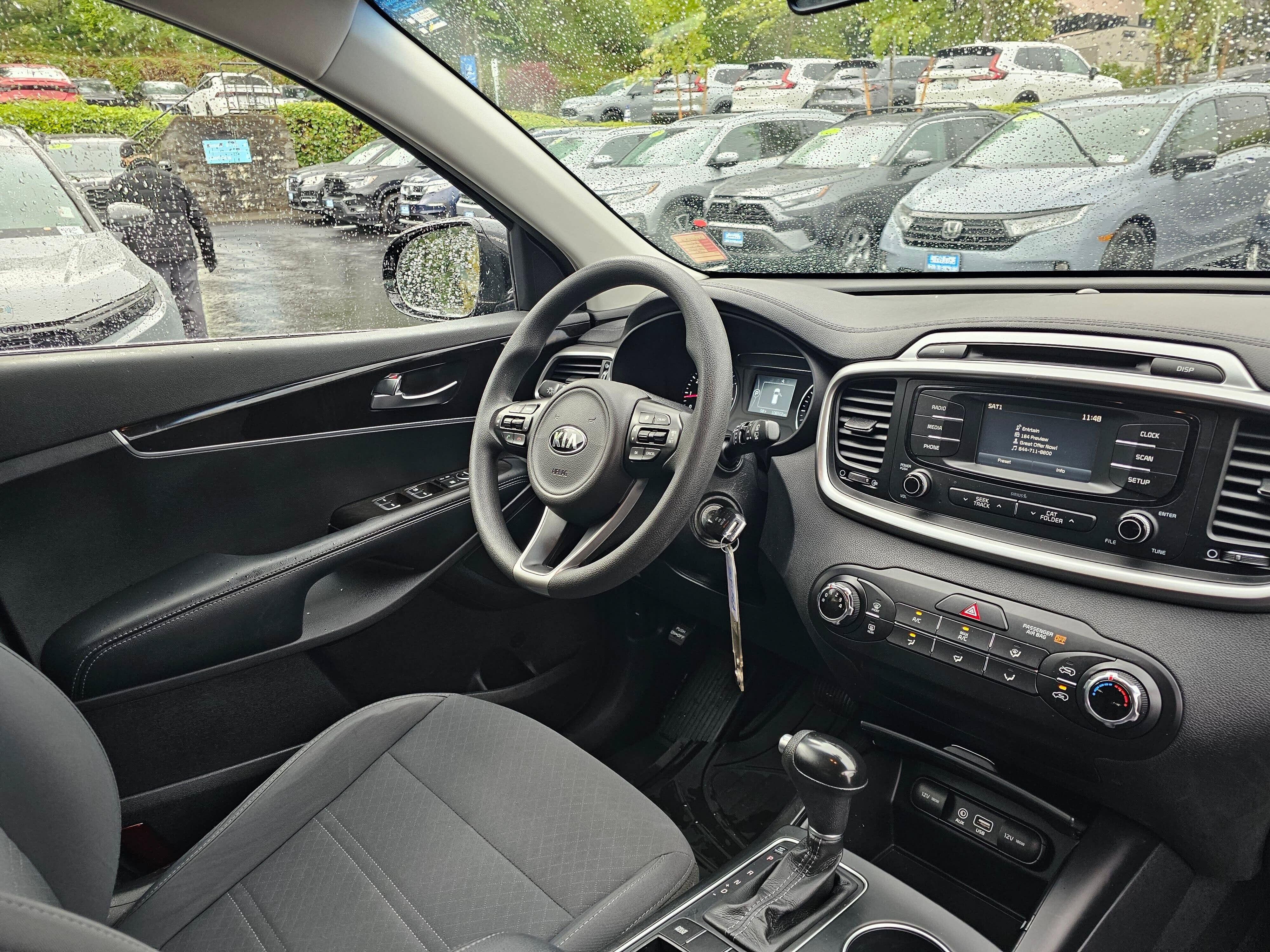 Used 2017 Kia Sorento FWD image 10