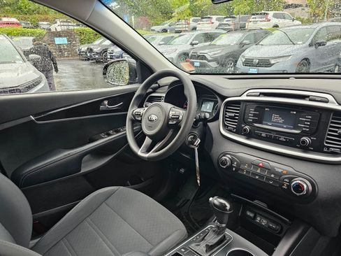 Used 2017 Kia Sorento FWD image 10