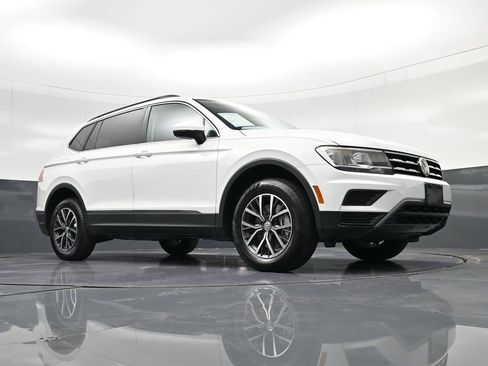 Used 2020 Volkswagen Tiguan SE image 32