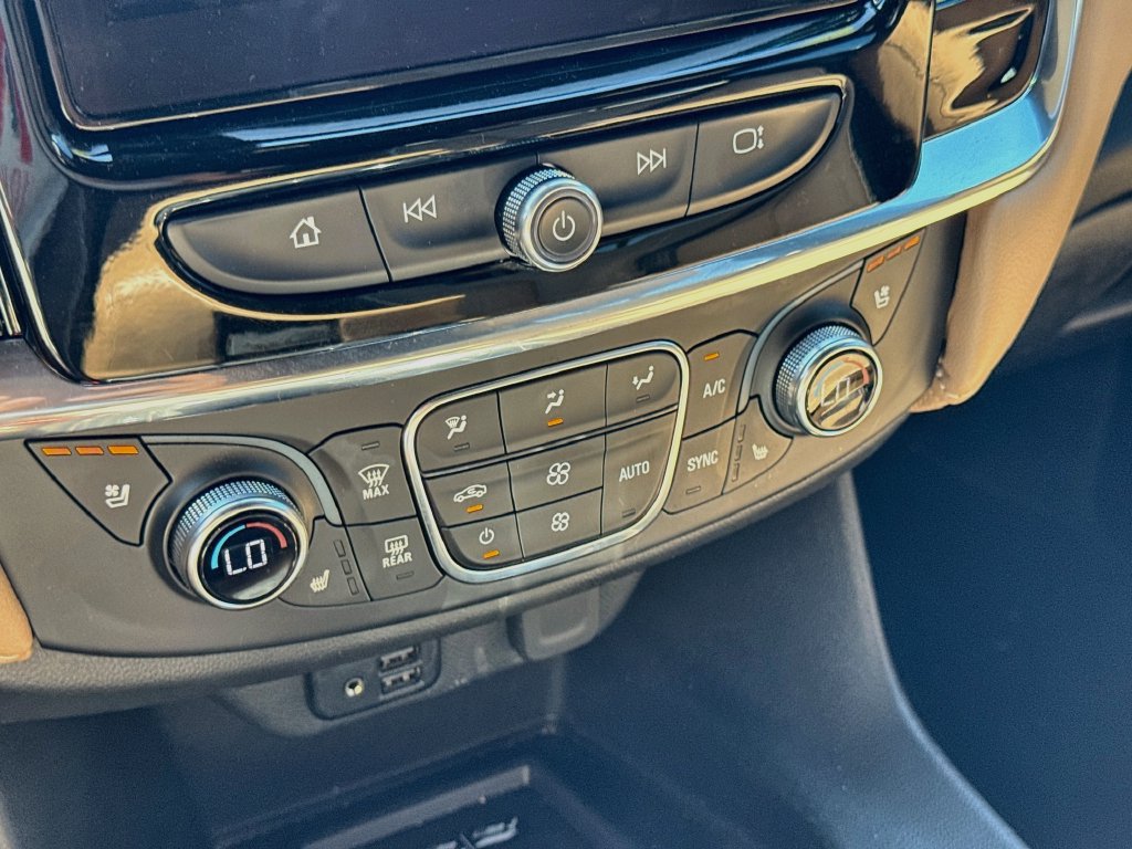 Used 2023 Chevrolet Traverse Premier FWD image 16
