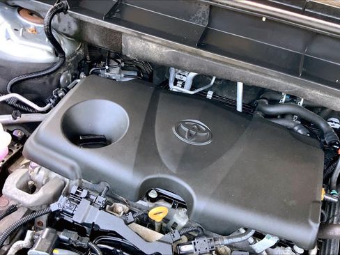 Used 2023 Toyota Highlander XLE AWD/4WD image 33