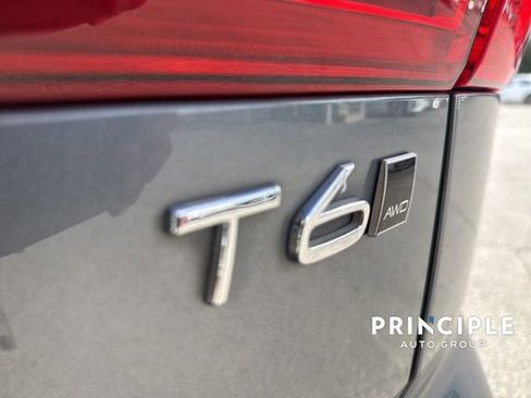 Used 2018 Volvo XC60 T6 Momentum w/ Convenience Package image 36