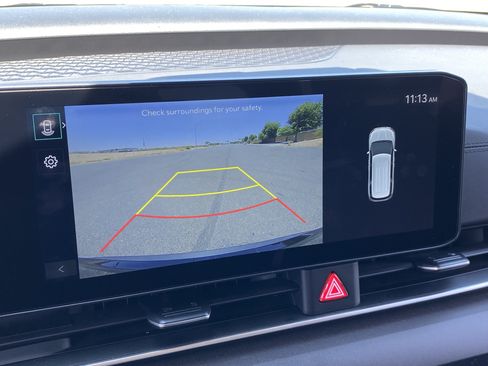 Used 2025 Kia Carnival EX FWD image 25