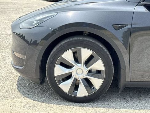 Used 2024 Tesla Model Y Long Range RWD image 10