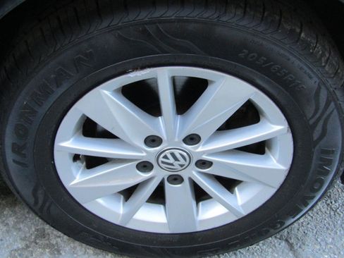 Used 2017 Volkswagen Golf S FWD image 34
