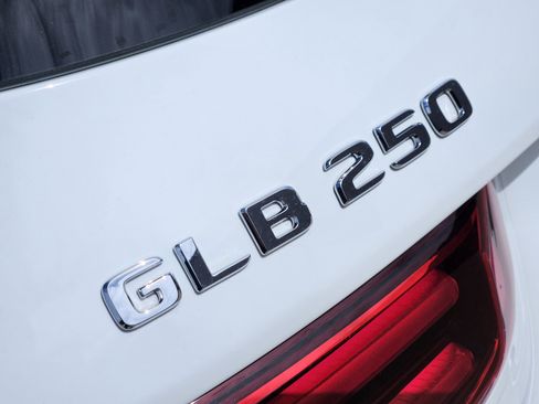 Used 2026 Mercedes-Benz GLB 250 image 28