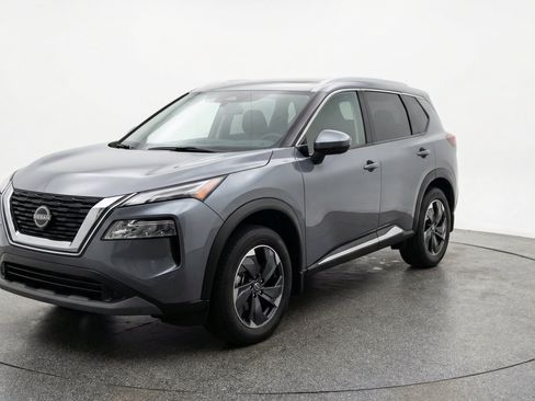 Used 2025 Nissan Rogue SV FWD image 3