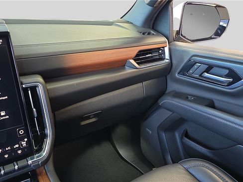 Used 2025 GMC Yukon Denali image 23