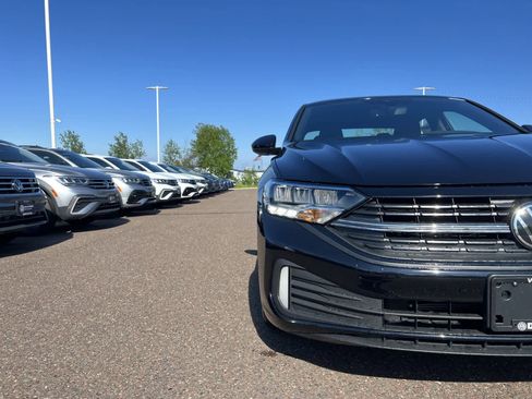 Used 2024 Volkswagen Jetta Sport image 9