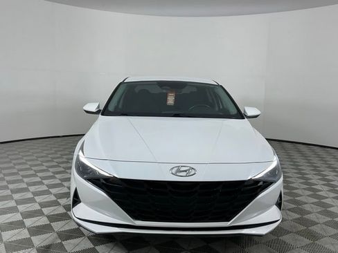 Used 2022 Hyundai Elantra SEL w/ Convenience Package FWD image 2