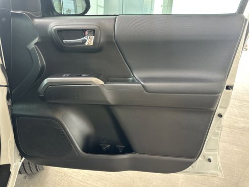 Certified 2022 Toyota Tacoma TRD Off-Road image 12