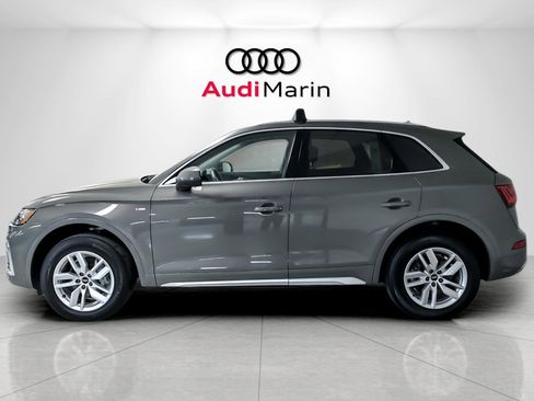 Used 2023 Audi Q5 2.0T Premium w/ Convenience Package image 2
