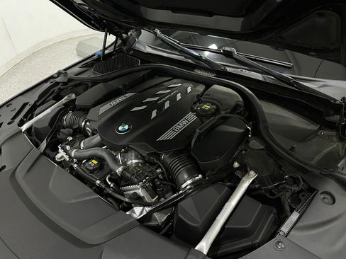 Used 2021 BMW 750i xDrive w/ Executive Package image 29