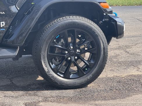 Used 2023 Jeep Wrangler Sahara w/ Cold Weather Group image 8